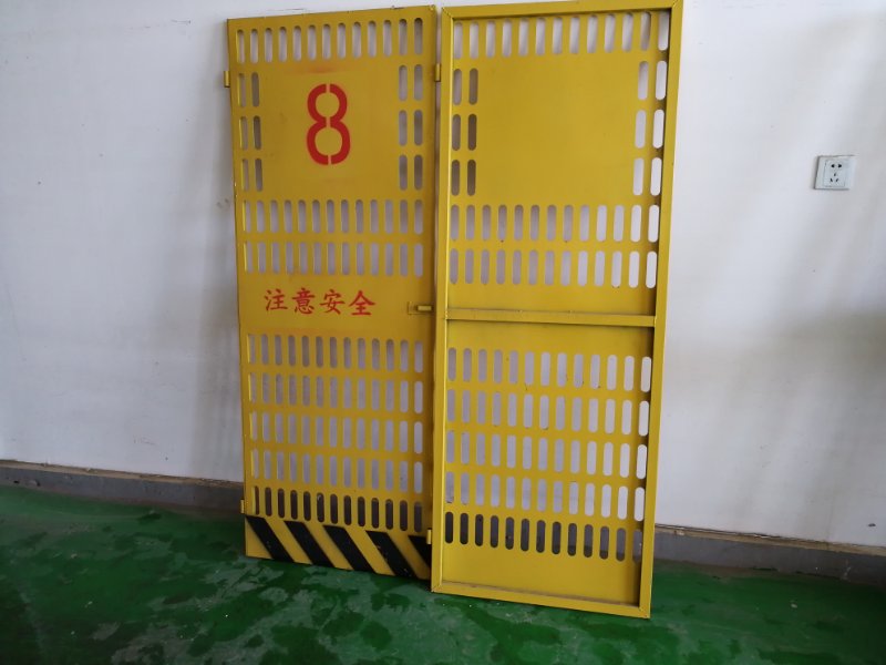 冲孔板施工电梯防护门